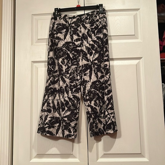 Easywear by Chico’s sz 0 (US 4) Black/Tan Polyester/Spandex Capris. - Picture 1 of 6